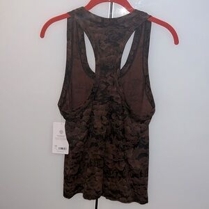 Athleta NWT Momentum Floral Racerback Tank Top. Size Medium. Black and Copper.